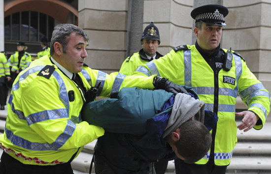 Londres es el centro de numerosas protestas de los grupos anti-sistema