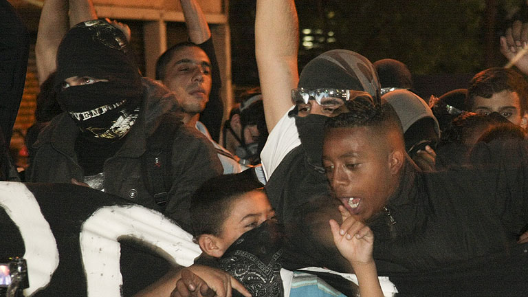 Protestas violentas en Brasil por la muerte de un joven tiroteado por la policía