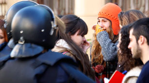 Ver v&iacute;deo  'Las protestas de los estudiantes valencianos acaban con seis detenidos m&aacute;s'