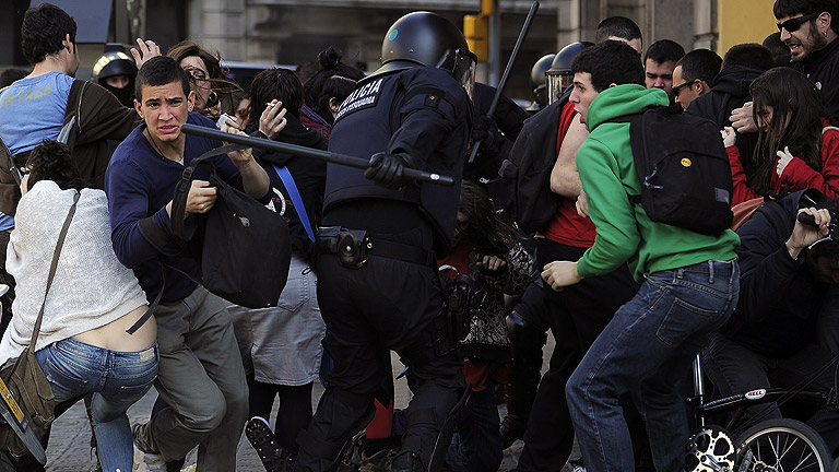 Los estudiantes se manifiestan en contra de los recortes en educaci&oacute;n
