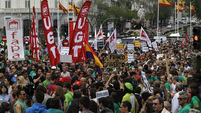 Miles de personas se manifiestan en una treintena de ciudades en la jornada de huelga educativa