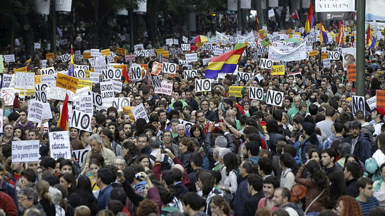 Miles de personas piden la retirada de la ley Wert como colofón a la huelga educativa