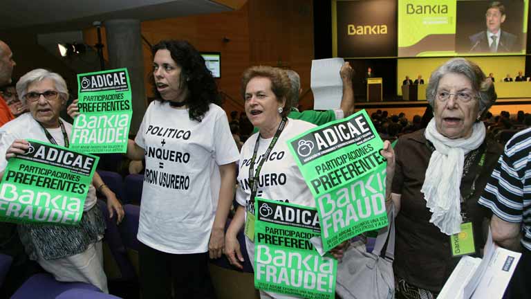 Airadas protestas en la junta de Bankia