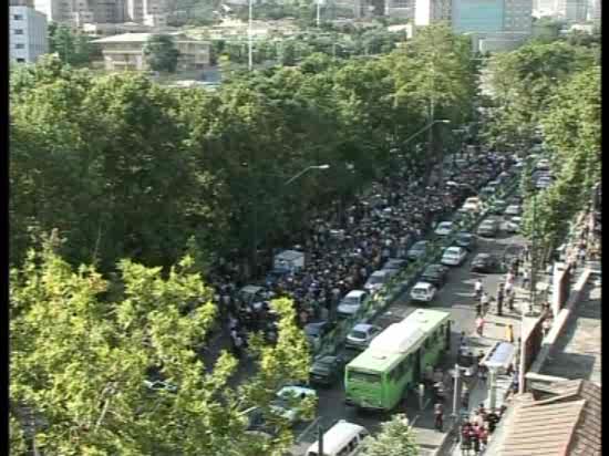 Los partidarios de Mousav&iacute; vuelven a tomar la calle