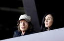 El cantante Mick Jagger sigue desde la grada la competici&oacute;n ol&iacute;mpica de atletismo.