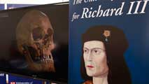 Ir al Video&nbsp;Las pruebas del ADN confirman que los restos hallados en Leicester eran de Ricardo III