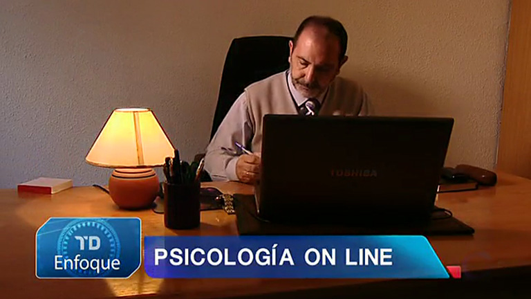 Psicología online: cambiar el diván por la videoconferencia y la consulta por el salón de casa