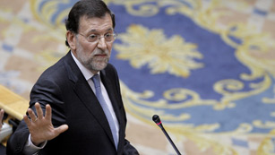 Ver v&iacute;deo  'El PSOE acusa al Rajoy de gastar en un banco los recortes y Rajoy dice que ellos "inyectaron dinero p&uacute;blico"'