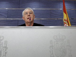 Ver v&iacute;deo  'El PSOE dice que Rajoy minti&oacute; al prometer que no iba a subir los impuestos'