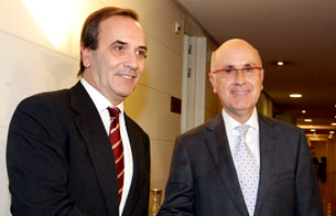 Ver v&iacute;deo  'El PSOE inicia con CiU la ronda de contactos para buscar un pacto contra la crisis'