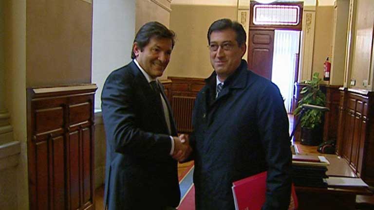 Un acuerdo a tres bandas podr&iacute;a dar el gobierno de Asturias al PSOE