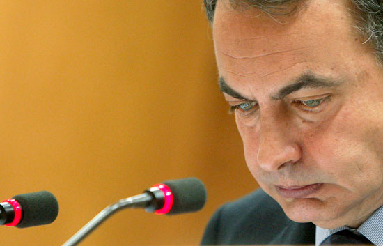 Antes de la sesi&oacute;n de control en el Senado Zapatero se re&uacute;ne con el grupo socialista