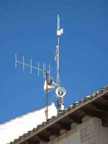 El Ayuntamiento de Trillo ha instalado en su tejado altavoces para alertar a los vecinos si hay algún problema con la central El Ayuntamiento de Trillo ha instalado en su tejado altavoces para alertar a los vecinos si hay algún problema con la central