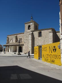 En Yebra, los detractores del almacén de residuos radiactivos aseguran que son la inmensa mayoría del pueblo En Yebra, los detractores del almacén de residuos radiactivos aseguran que son la inmensa mayoría del pueblo