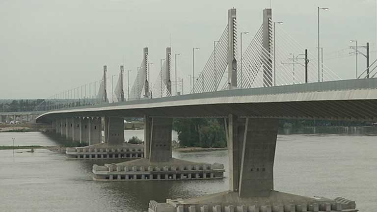 Una empresa española construye sobre el Danubio el puente más largo de Europa