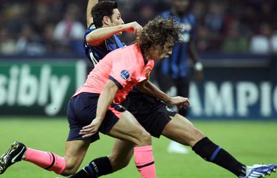 Puyol espera a Eto'o en el Camp Nou