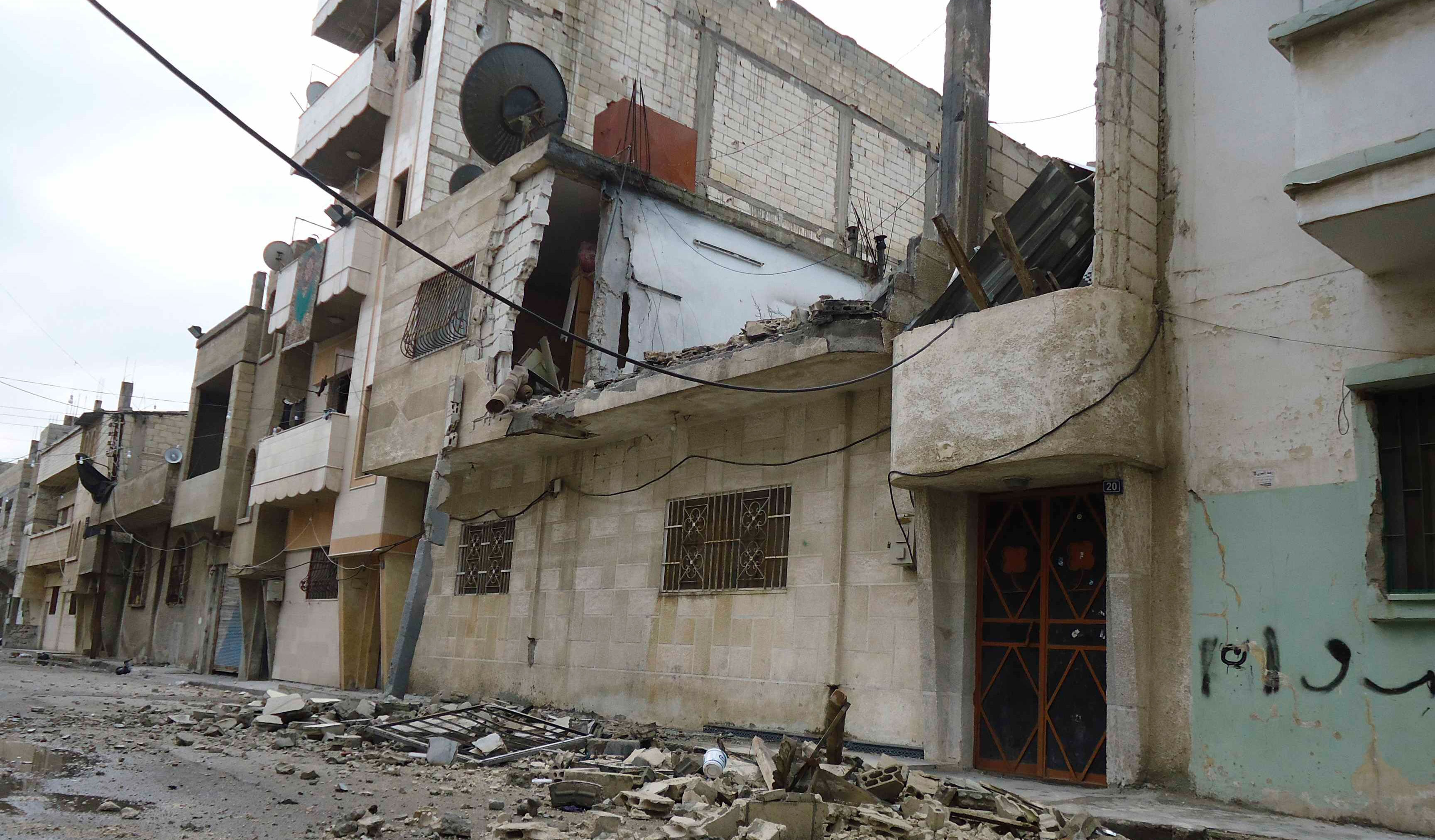 Quinto día consecutivo de bombardeos en Homs, Siria