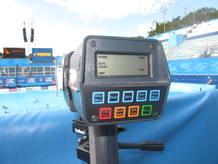 Radar, muy parecido al que usa la Guardia Civil para los controles de velocidad. Est&aacute; configurado para captar cualquier movimiento en la piscina superior a los 30 kil&oacute;metros por hora