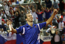 Radek Stepanek celebra su victoria después de seis horas de partido frente a Ivo Karlovic. Radek Stepanek celebra su victoria después de seis horas de partido frente a Ivo Karlovic.
