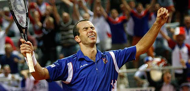 Radek Stepanek celebra su victoria después de seis horas de partido frente a Ivo Karlovic. Radek Stepanek celebra su victoria después de seis horas de partido frente a Ivo Karlovic.