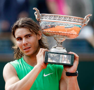 Rafa Nadal levanta su cuarto trofeo del Roland Garros.