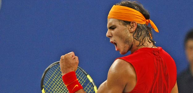 Rafa Nadal con la camiseta roja que luci&oacute; en los Juegos de Pek&iacute;n