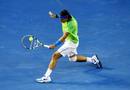 El tenista espa&ntilde;ol Rafael Nadal en acci&oacute;n contra el serbio Novak Djokovic durante la final del Abierto de Australia
