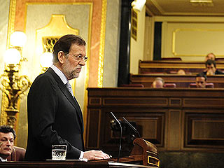 Ver v&iacute;deo  'Rajoy anuncia que las fiestas pasar&aacute;n al lunes para evitar el coste de los puentes'