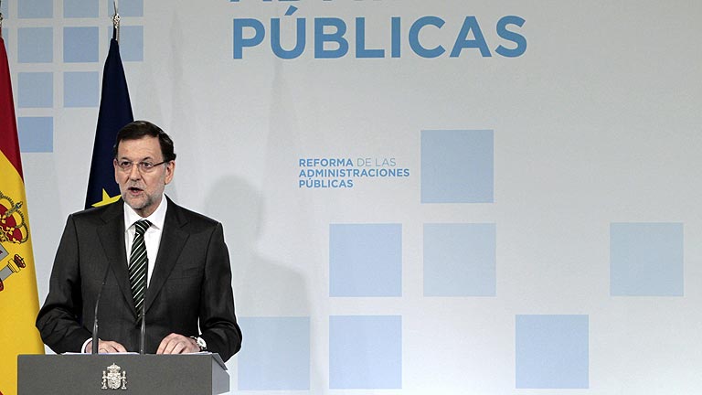 Rajoy apuesta por reformar las administraciones para hacerlas "m&aacute;s austeras, &uacute;tiles y eficientes"