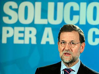 Ver v&iacute;deo  'Rajoy considera que las medidas anunciadas por Zapatero "van en la buena direcci&oacute;n"'
