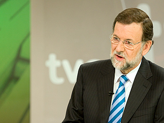 Ver v&iacute;deo  'Rajoy: "En los dos primeros a&ntilde;os de legislatura ya se deber&iacute;a ver una mejora importante de la econom&iacute;a"'