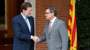 Ver v&iacute;deo  'Rajoy y Mas muestran mayor distancia y m&aacute;s seriedad que en su &uacute;ltima reuni&oacute;n hace siete meses'