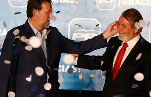 Ver v&iacute;deo  'Rajoy y Mayor Oreja celebran los resultados'