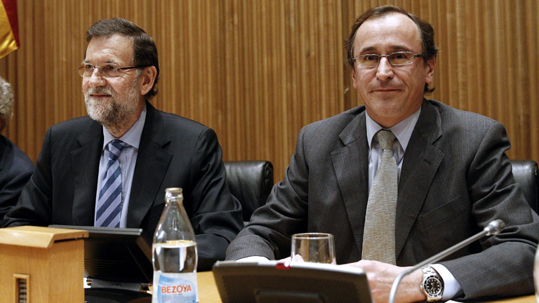 Rajoy pide "centrarse" en la crisis y "dejarse de enredos"