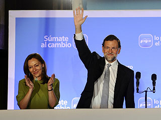 Ver v&iacute;deo  'Rajoy promete desde el balc&oacute;n un Gobierno "en el que se sientan representados todos los espa&ntilde;oles"'