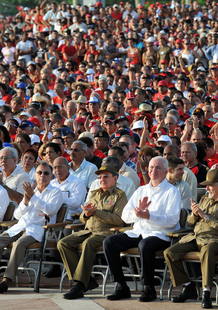 RA&Uacute;L CASTRO PRESIDE EL ACTO POR EL D&Iacute;A DE LA REBELD&Iacute;A NACIONAL
