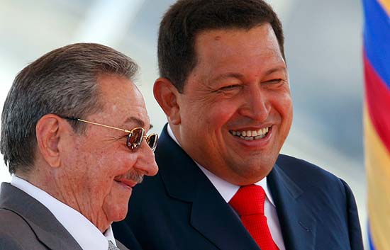 Ra&uacute;l Castro visita Venezuela en su primer viaje oficial al extranjero