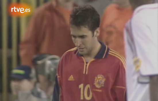 Ra&uacute;l falla el penalti en la Eurocopa'00