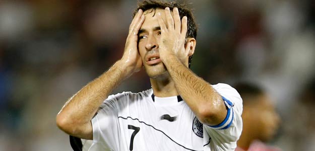 Ra&uacute;l Gonz&aacute;lez lamenta una ocasi&oacute;n fallada en el partido de su debut en la liga de Catar.