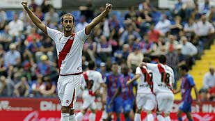 El Rayo se aprovecha de la crisis del Levante y sigue aspirando a Europa El Rayo se aprovecha de la crisis del Levante y sigue aspirando a Europa