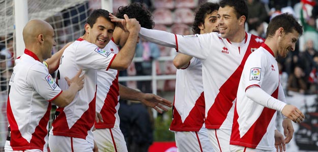 Los jugadores del Rayo Vallecano celebran un gol ante Osasuna