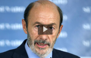 Ver v&iacute;deo  'Reacciones de Rubalcaba a la colocaci&oacute;n de una bomba lapa'