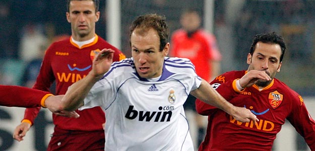 Real Madrid Robben challenges Giuly, Cassetti and Panucci during their Champions League first knockout round, first leg soccer match in Rome