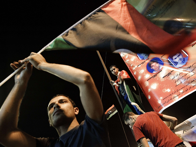 Los rebeldes toman el centro deTr�poli y acorralan a Gadafi