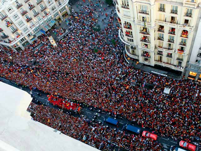Dos millones de personas recibieron a la Selecci&oacute;n Espa&ntilde;ola de F&uacute;tbol en Madrid