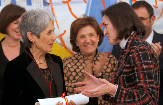 Joan Baez recibe la Orden de las Artes y Letras de Espa&ntilde;a