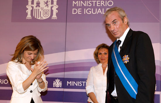 Jes&uacute;s Neira recibe la Gran Cruz del M&eacute;rito Civil