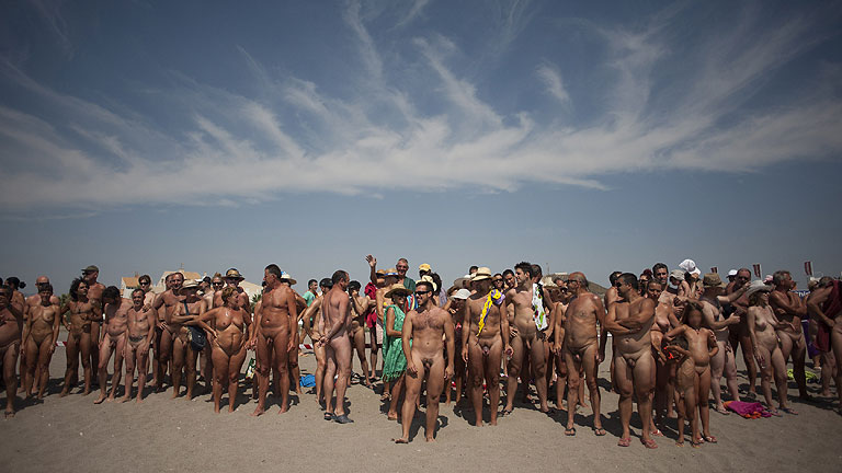 Record Guinness de baño colectivo desnudo en Vera, Almería