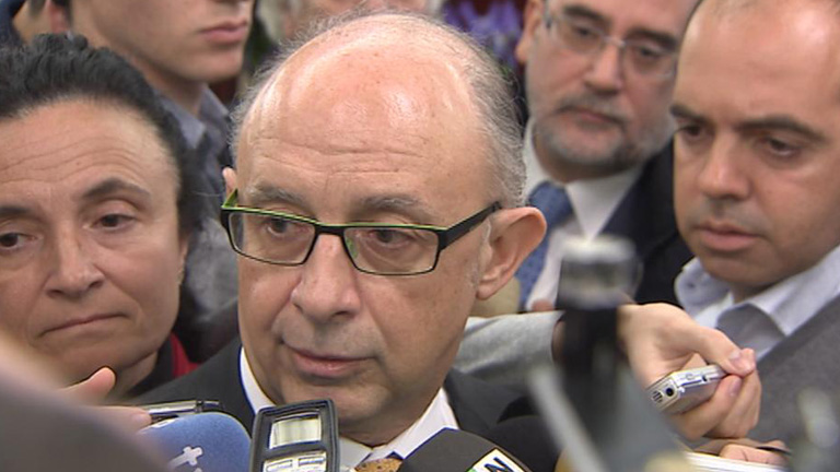 Los presupuestos se aprobar&aacute;n con "reformas parciales dentro de los grandes impuestos"
