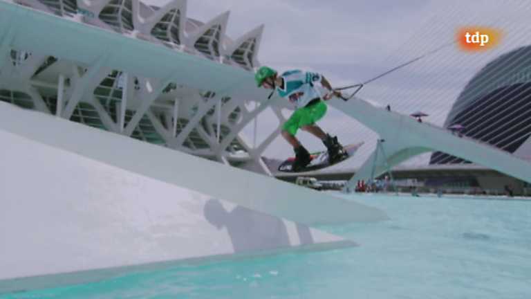 Esqu&iacute; acu&aacute;tico - Red Bull. Art of wake